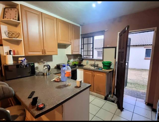 2 BEDROOM PROPERTY TO RENT IN MOOIKLOOF RIDGE ESTATE